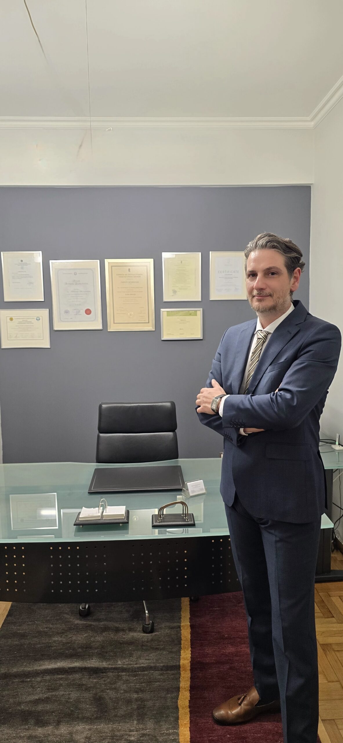 Δρ. Πάρις Μπασιούκας, ειδικός στη ρομποτική χειρουργική