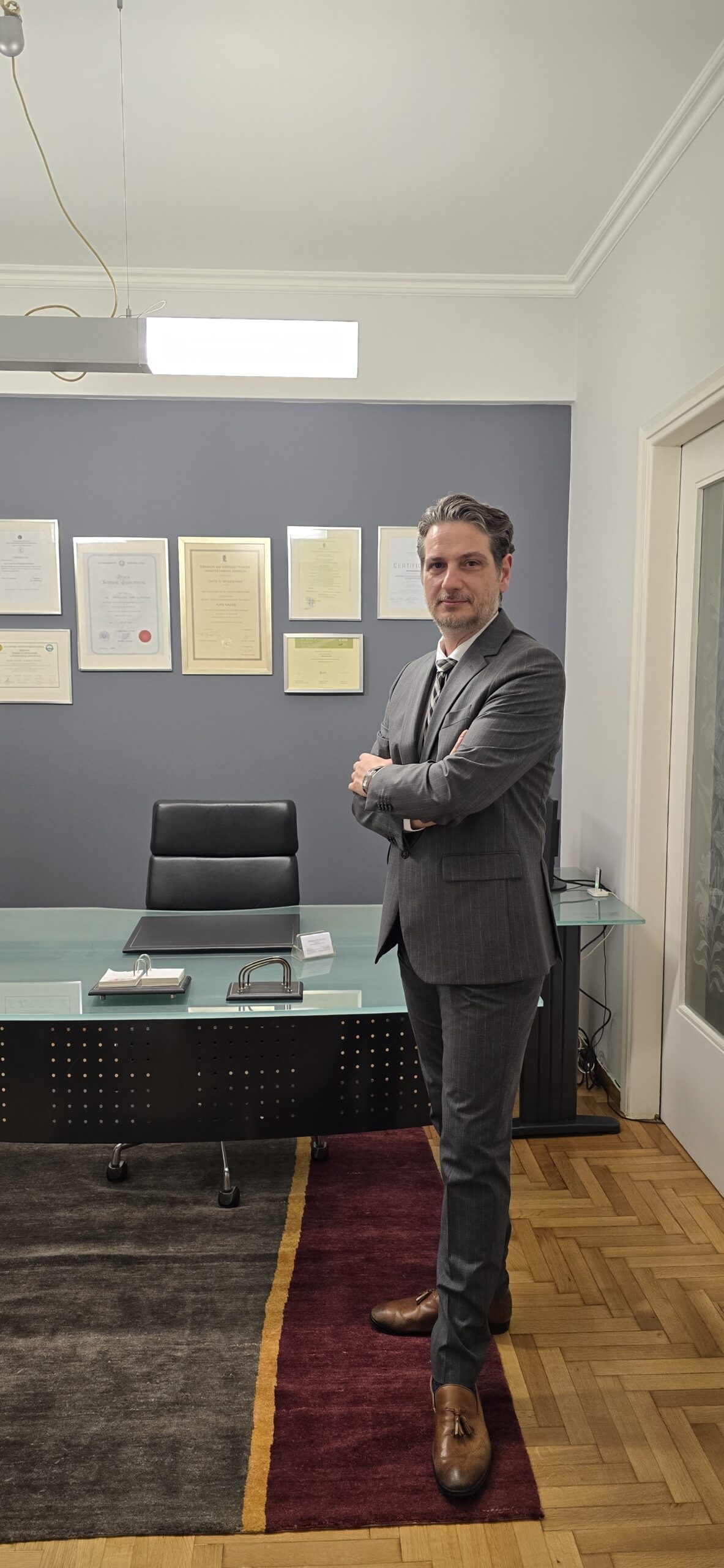 Δρ. Πάρις Μπασιούκας, ειδικός στη ρομποτική χειρουργική