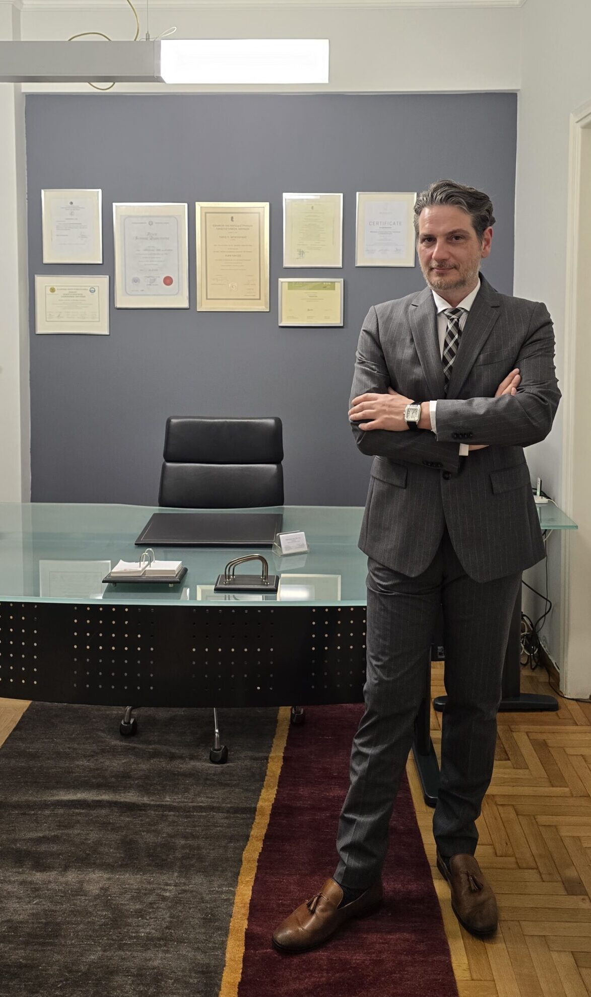 Δρ. Πάρις Μπασιούκας, ειδικός στη ρομποτική χειρουργική