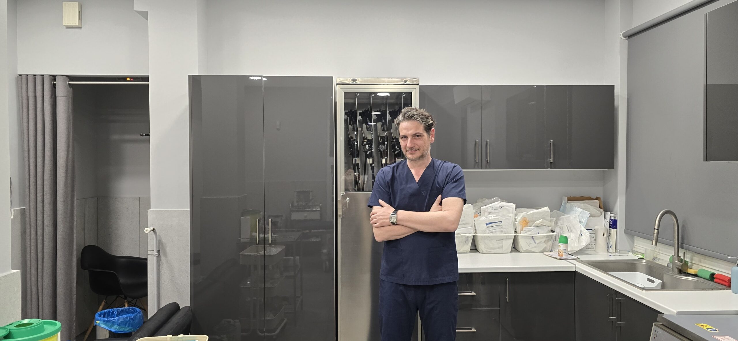 Δρ. Πάρις Μπασιούκας, ειδικός στη ρομποτική χειρουργική